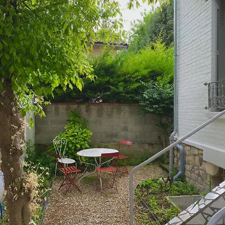 Holiday home Maison Avec Jardin Situee A 15mn De Paris Centre